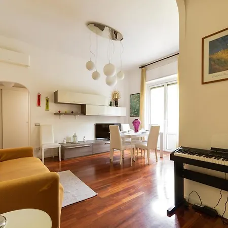Calvairate Balcony Apartment
