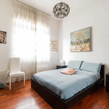 Calvairate Balcony Apartment Milan